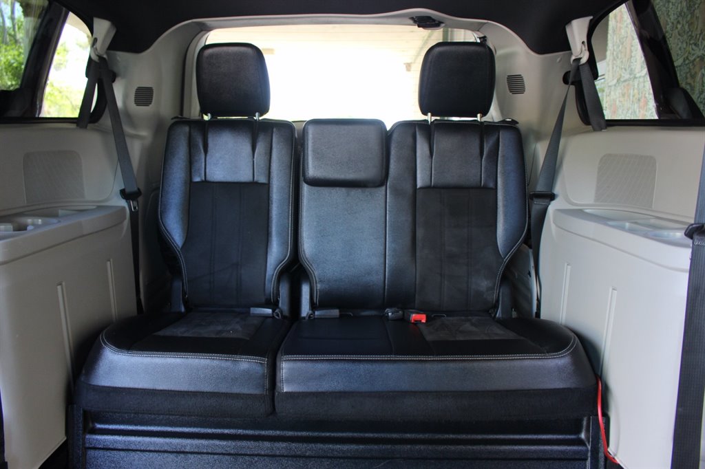 2019 Dodge Grand Caravan - $32,995