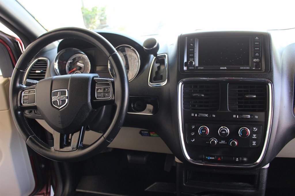 2019 Dodge Grand Caravan - $32,995