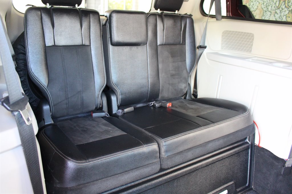 2019 Dodge Grand Caravan - $32,995