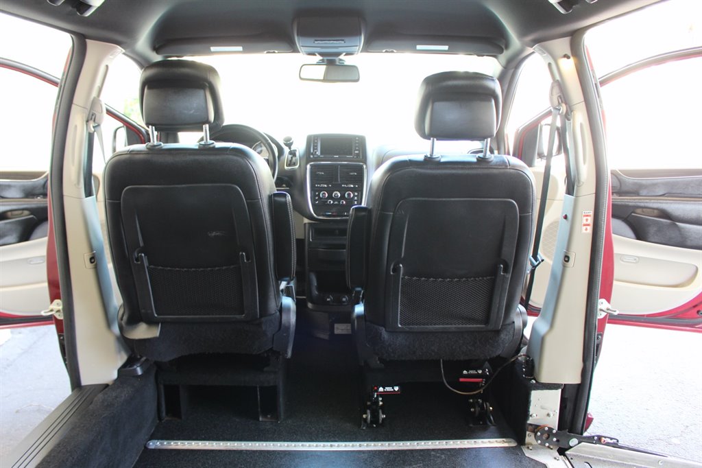 2019 Dodge Grand Caravan - $32,995