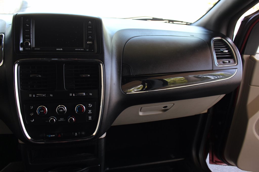 2019 Dodge Grand Caravan - $32,995