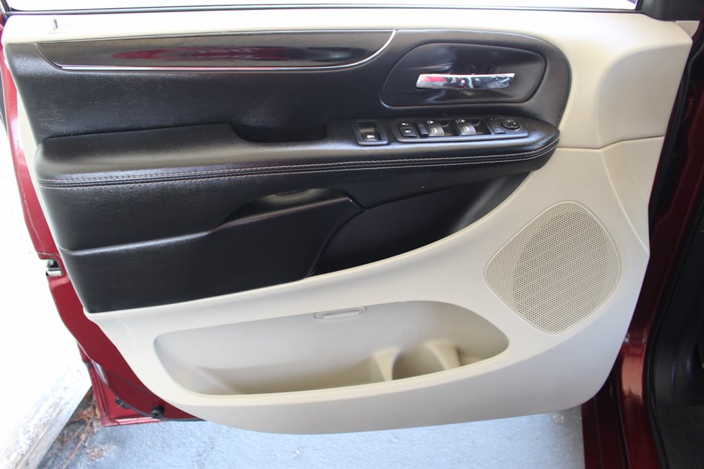 2019 Dodge Grand Caravan - $32,995