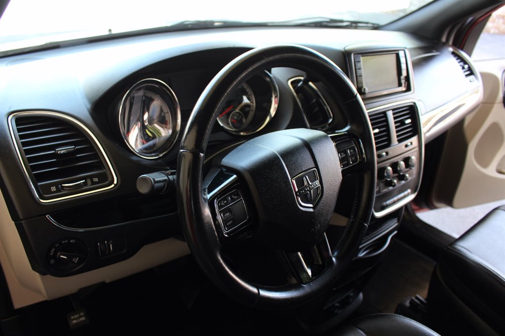 2019 Dodge Grand Caravan - $32,995