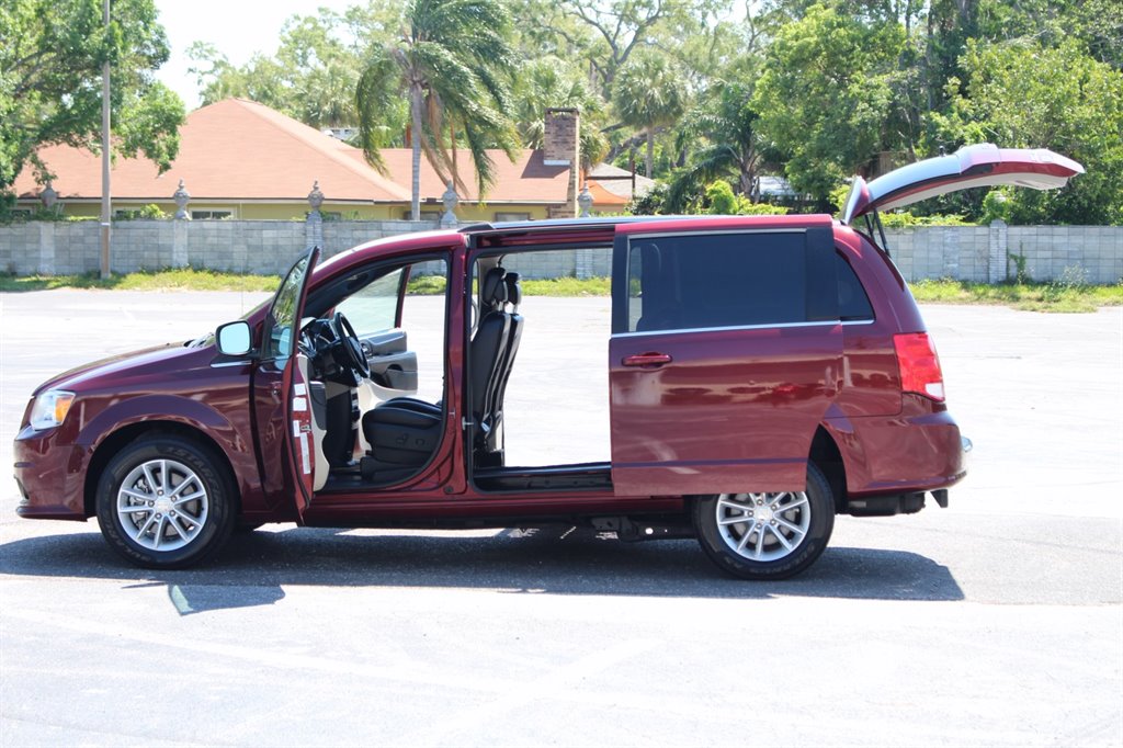 2019 Dodge Grand Caravan - $32,995