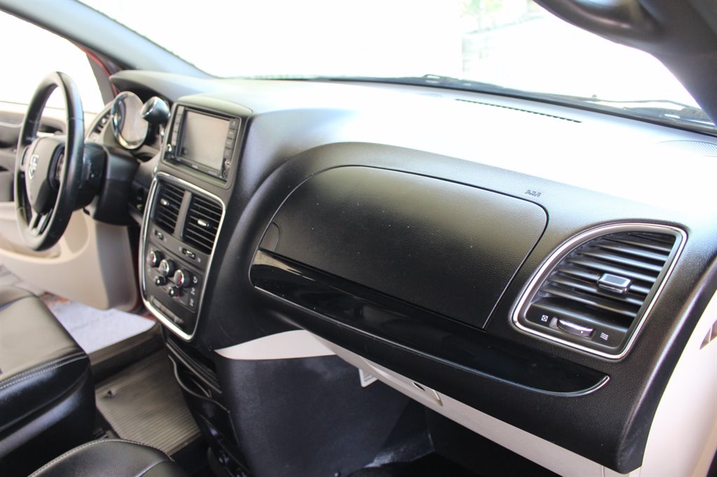 2019 Dodge Grand Caravan - $32,995