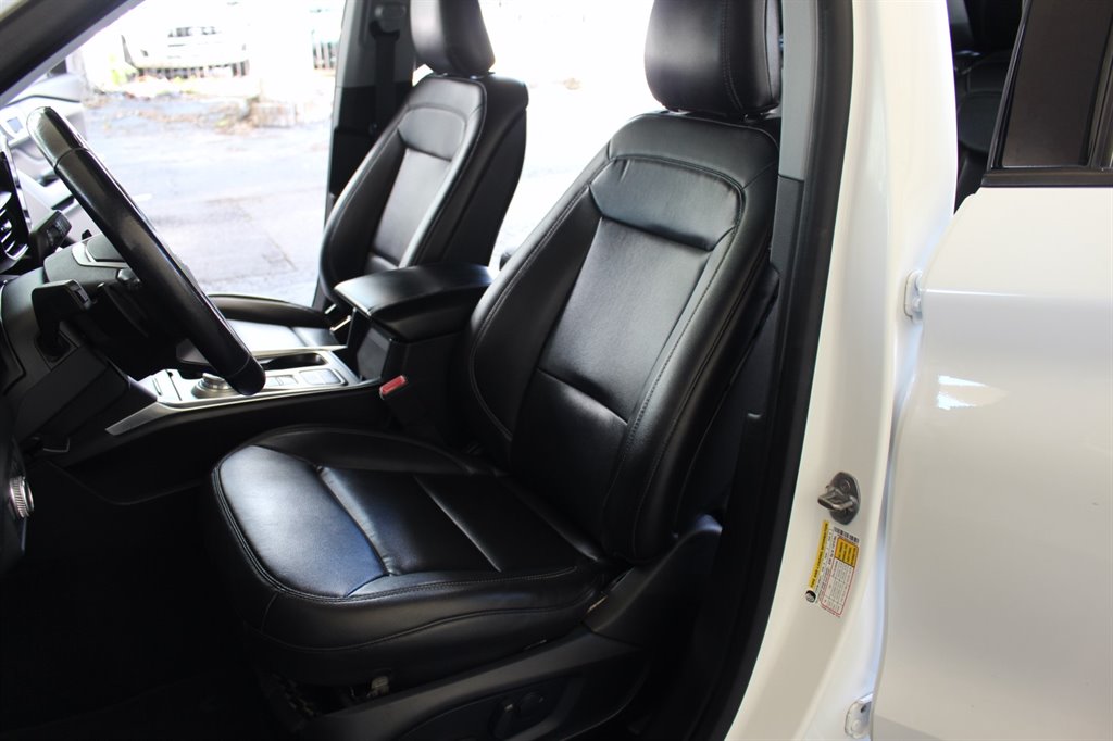 2020 Ford Explorer XLT photo