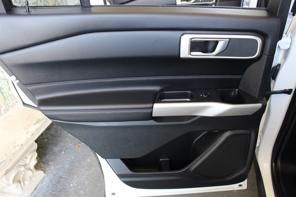2020 Ford Explorer XLT photo