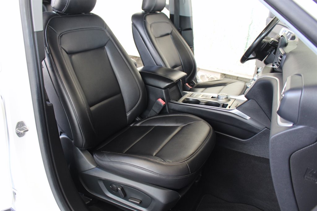 2020 Ford Explorer XLT photo