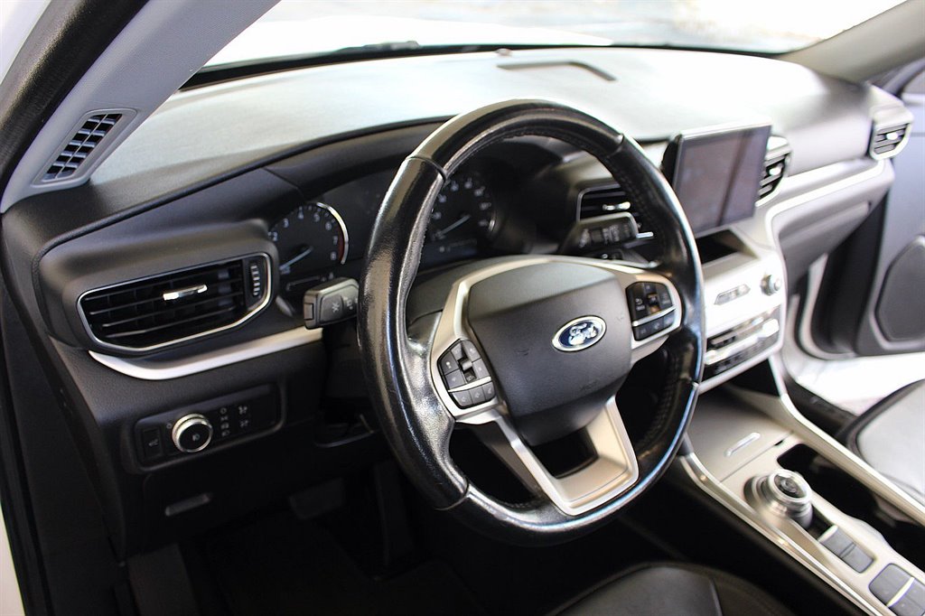 2020 Ford Explorer XLT photo
