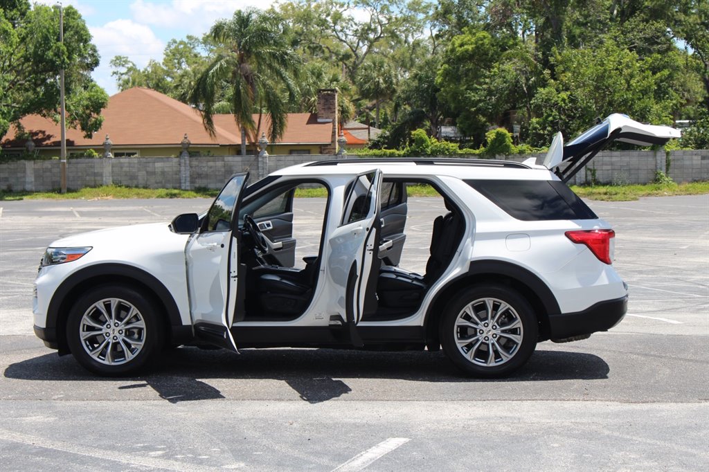 2020 Ford Explorer XLT photo