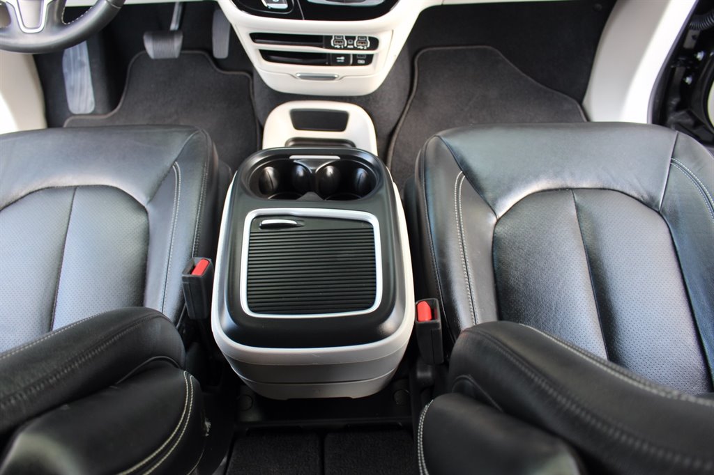 2022 Chrysler Pacifica - $32,995