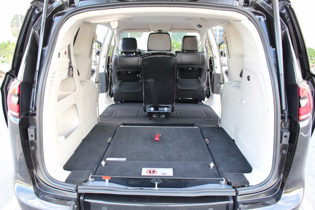 2022 Chrysler Pacifica - $32,995