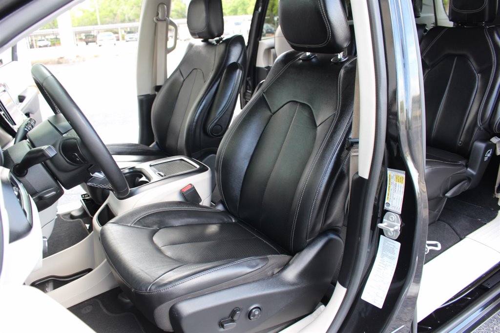 2022 Chrysler Pacifica - $32,995