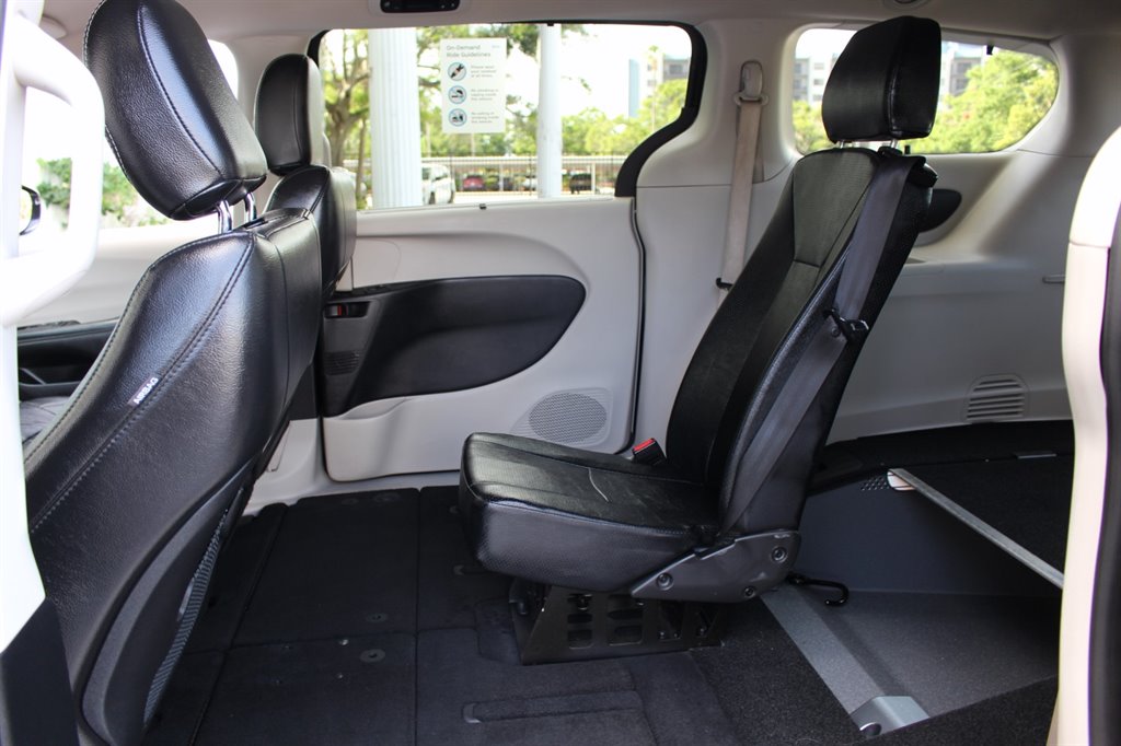 2022 Chrysler Pacifica - $32,995