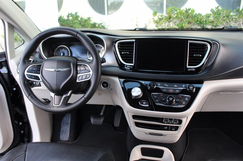 2022 Chrysler Pacifica - $32,995