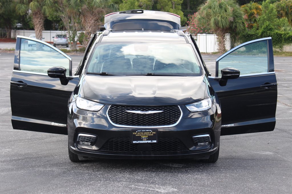 2022 Chrysler Pacifica - $32,995
