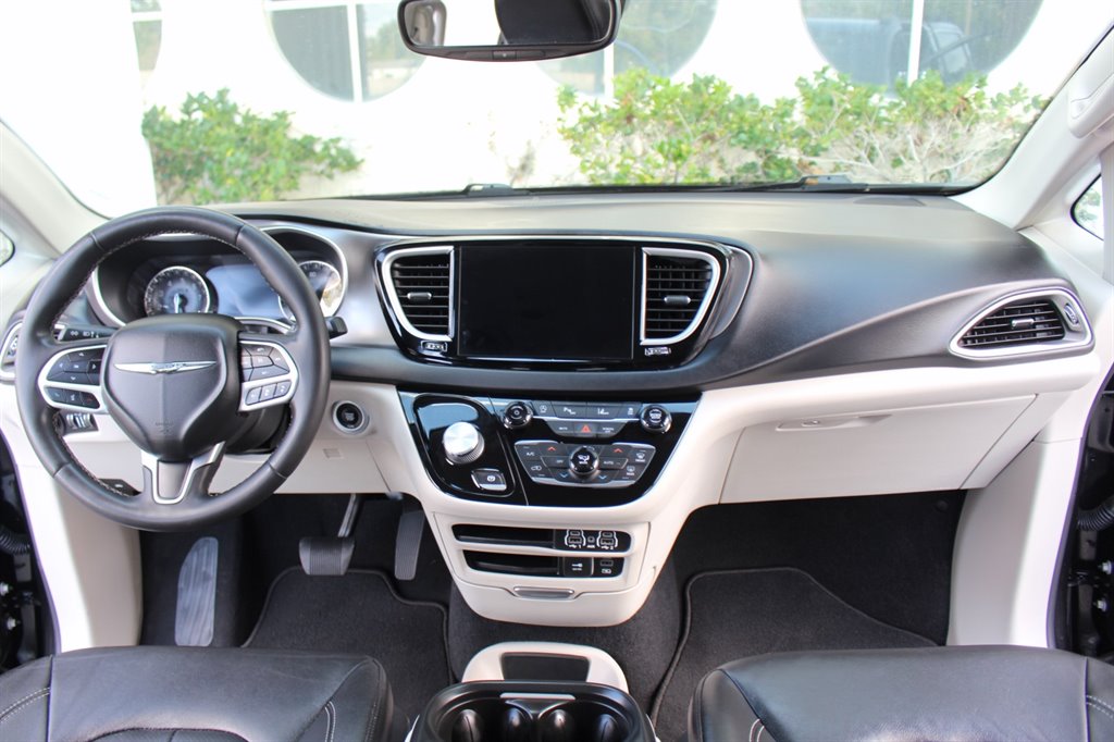 2022 Chrysler Pacifica - $32,995