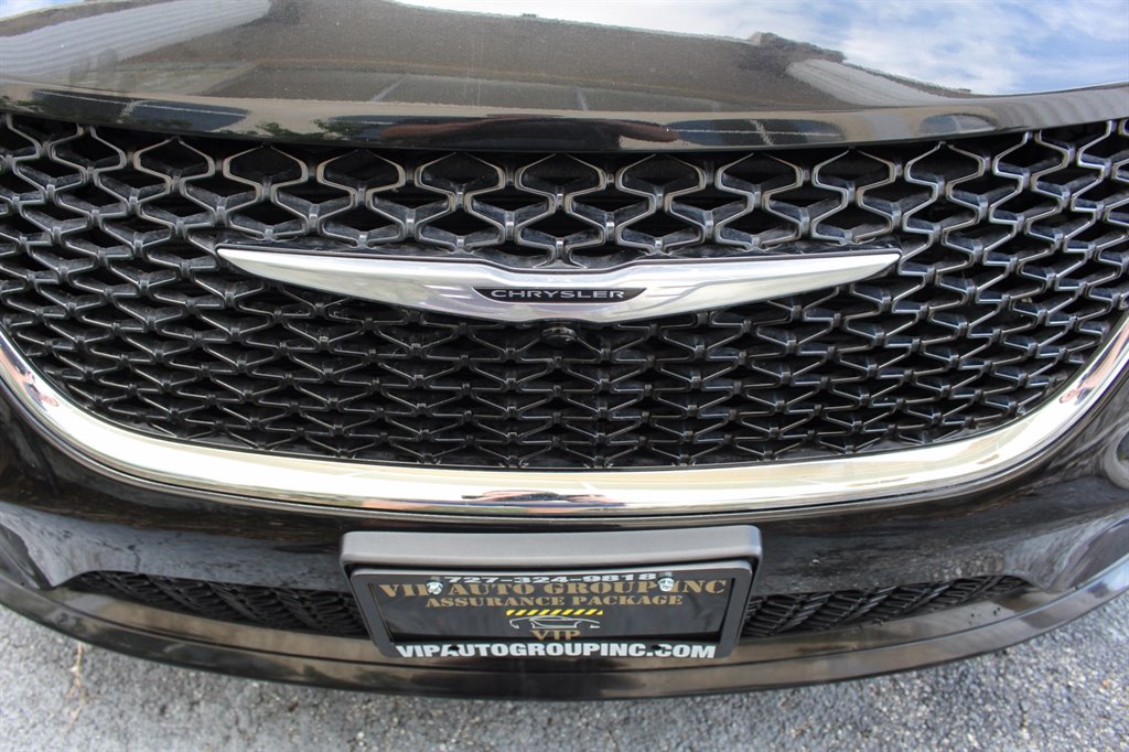 2022 Chrysler Pacifica - $32,995
