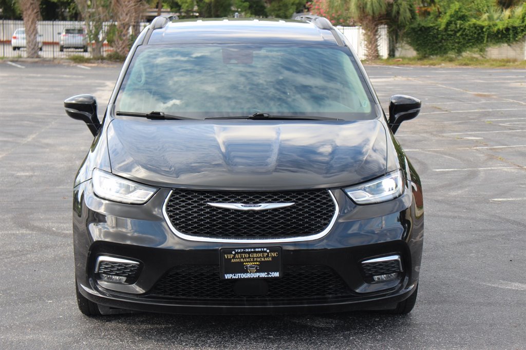 2022 Chrysler Pacifica - $32,995
