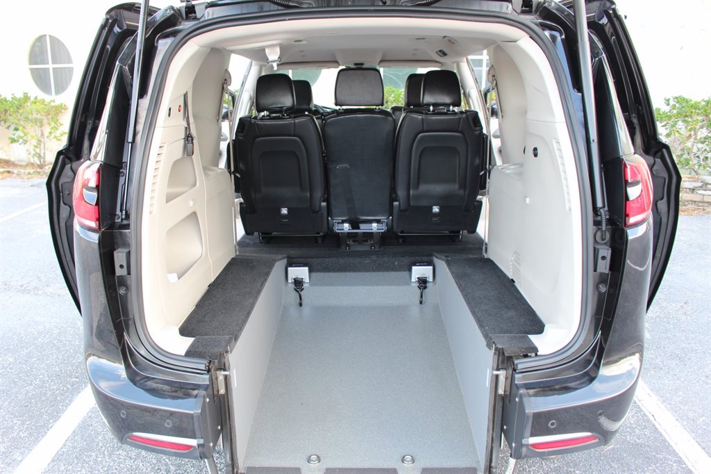 2022 Chrysler Pacifica - $32,995