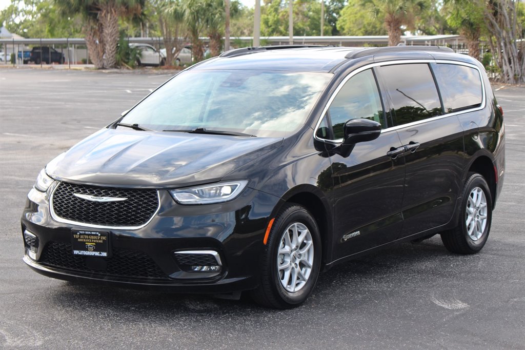 2022 Chrysler Pacifica - $32,995
