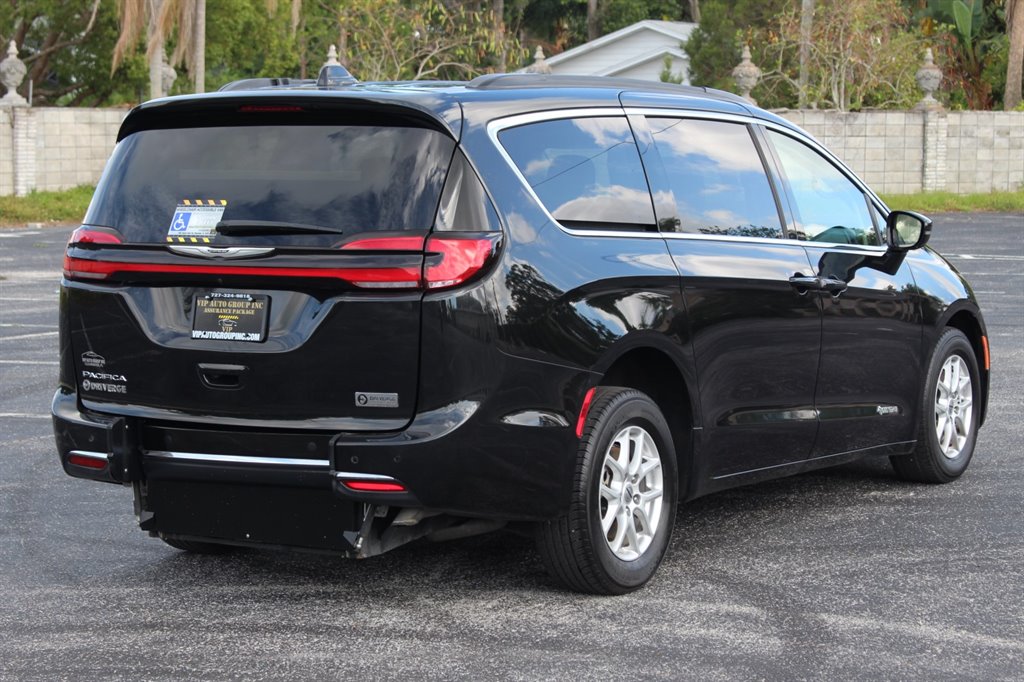 2022 Chrysler Pacifica - $32,995