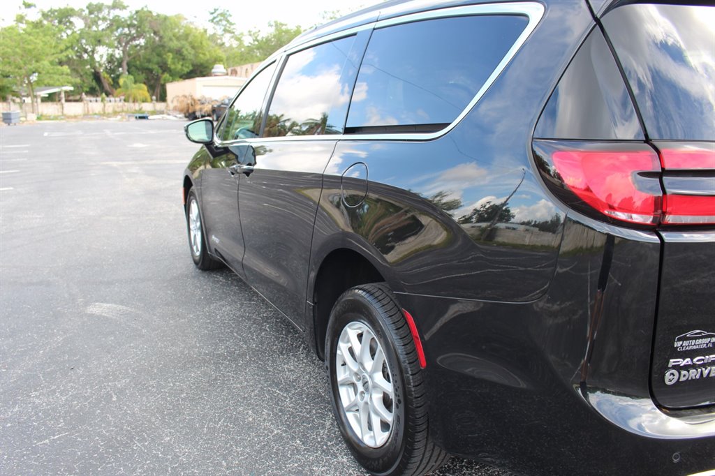 2022 Chrysler Pacifica - $32,995