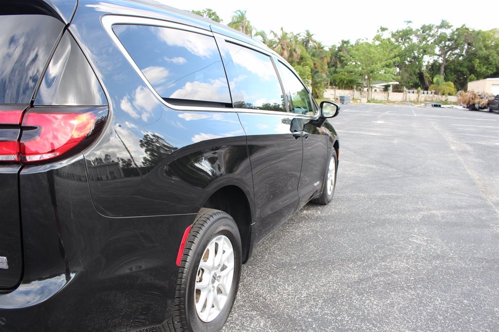 2022 Chrysler Pacifica - $32,995