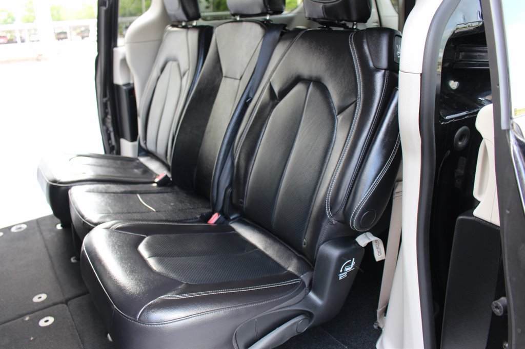 2022 Chrysler Pacifica - $32,995