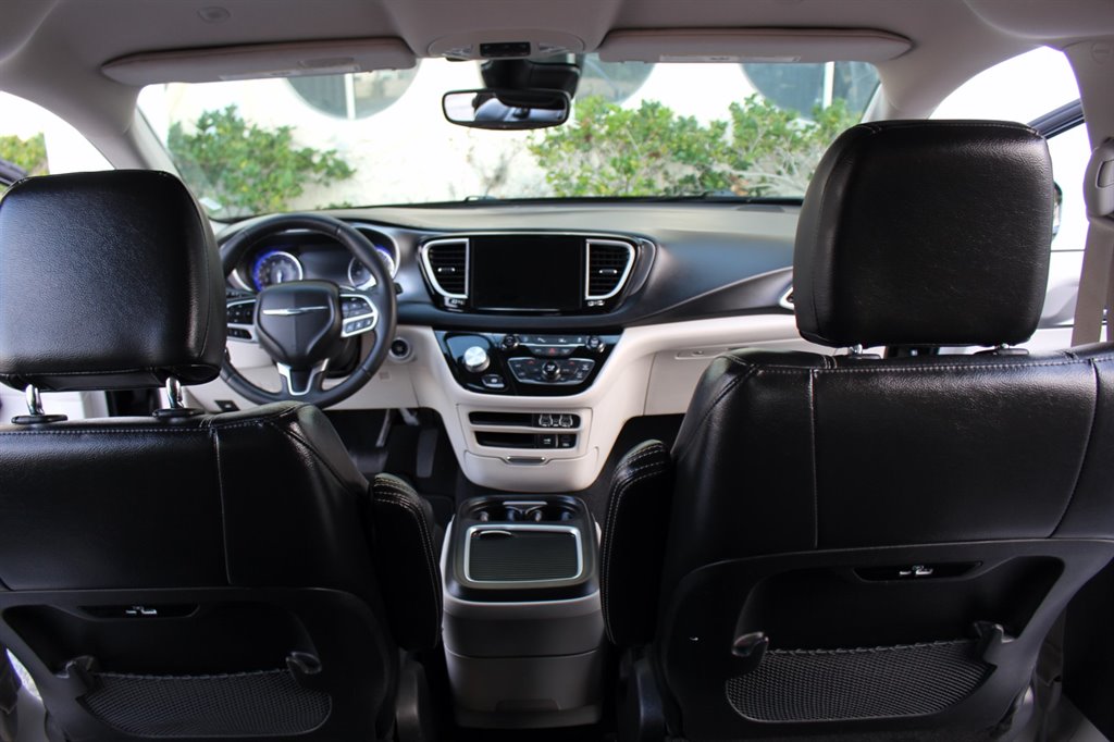 2022 Chrysler Pacifica - $32,995
