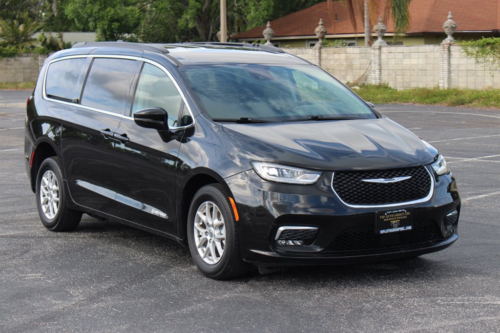 2022 Chrysler Pacifica - $32,995