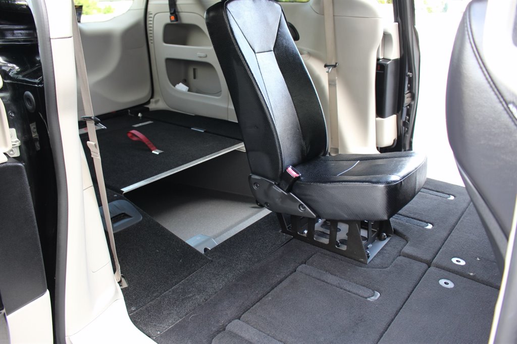 2022 Chrysler Pacifica - $32,995