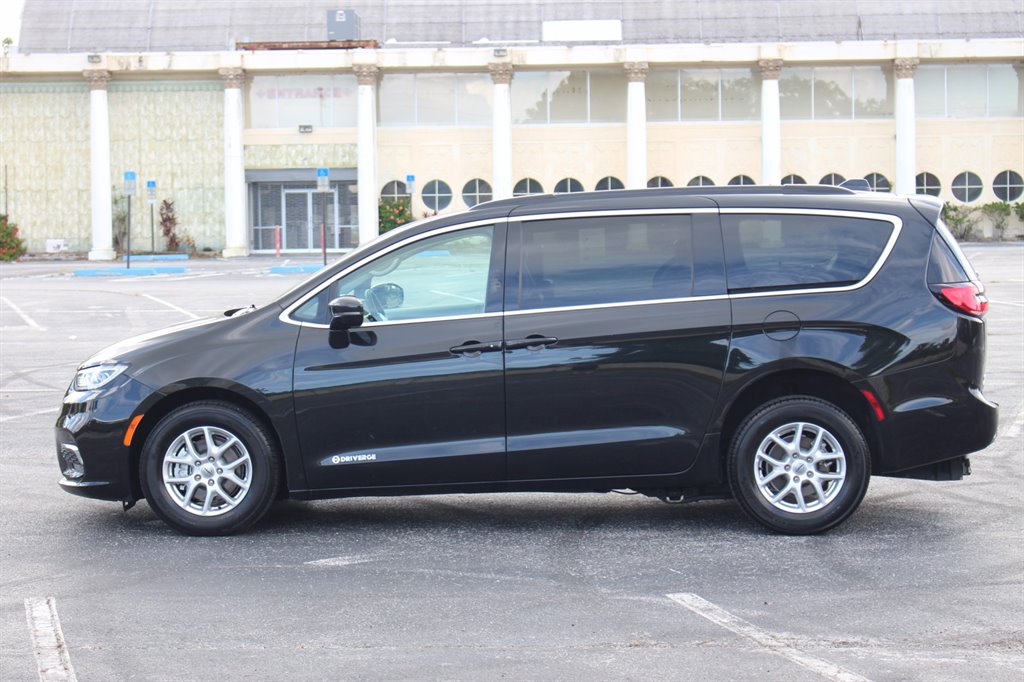 2022 Chrysler Pacifica - $32,995
