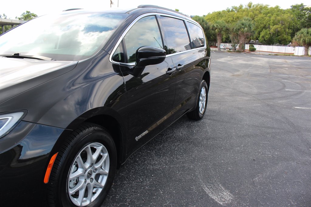 2022 Chrysler Pacifica - $32,995
