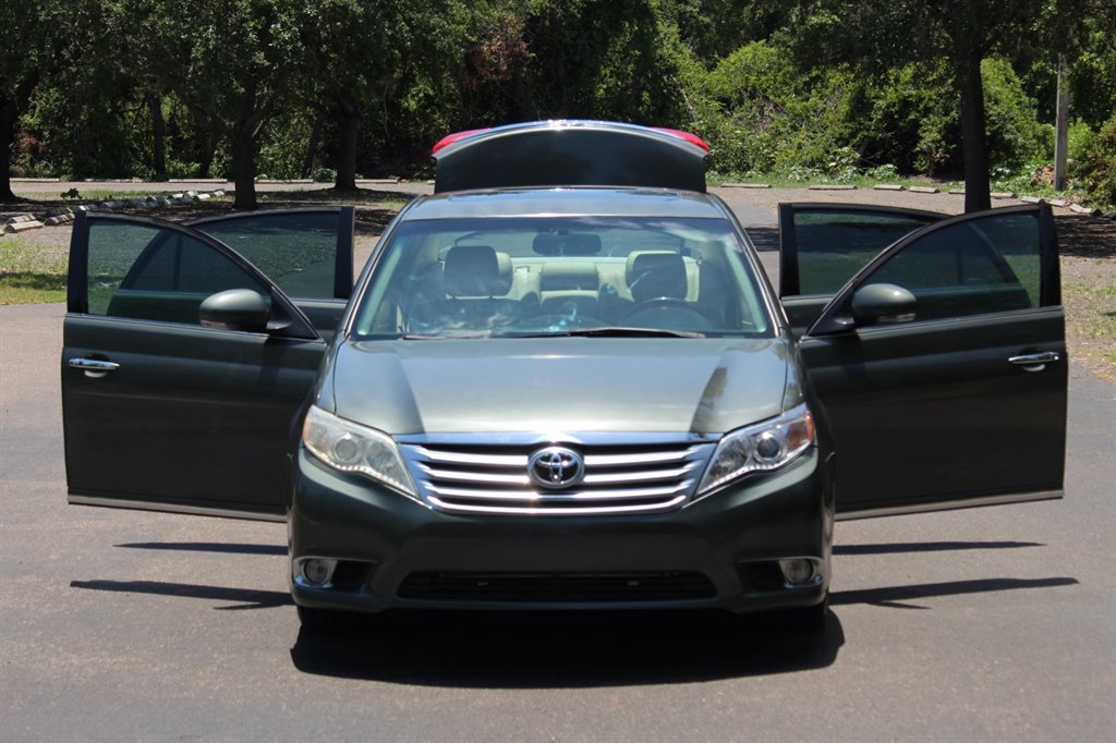 2011 Toyota Avalon Limited photo