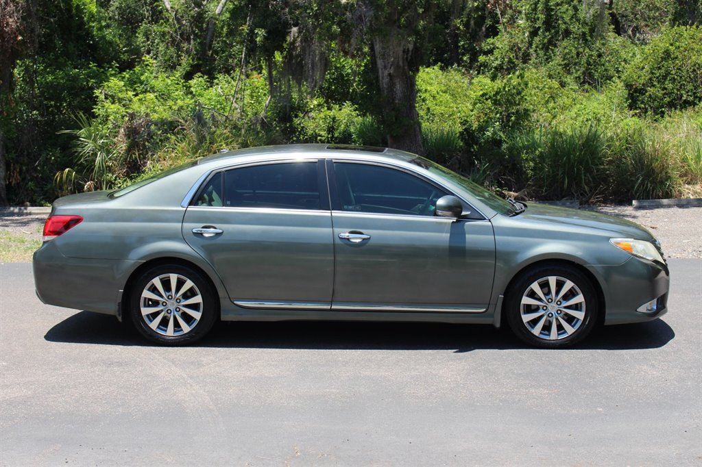 2011 Toyota Avalon Limited photo