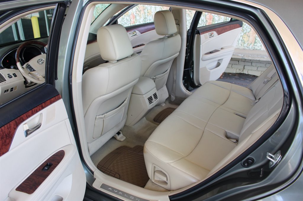 2011 Toyota Avalon Limited photo