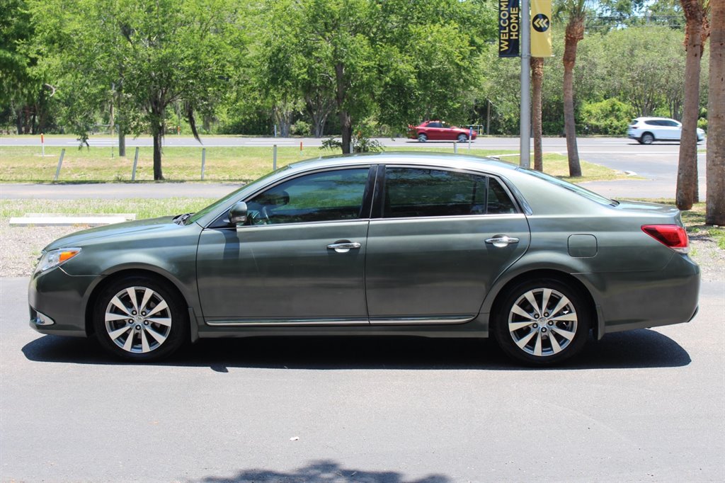 2011 Toyota Avalon Limited photo
