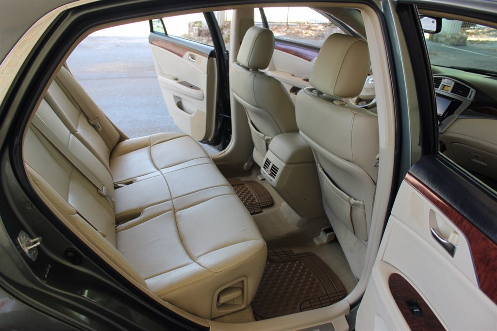 2011 Toyota Avalon Limited photo