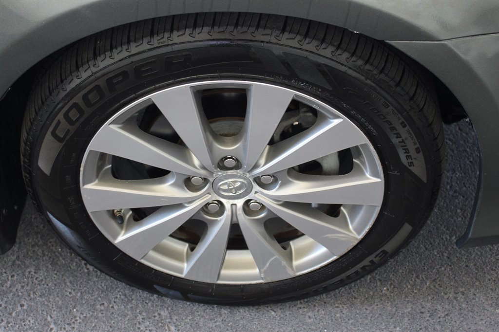 2011 Toyota Avalon Limited photo