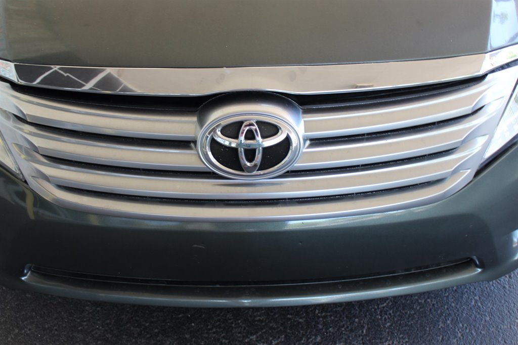 2011 Toyota Avalon Limited photo