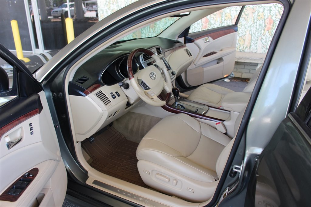 2011 Toyota Avalon Limited photo