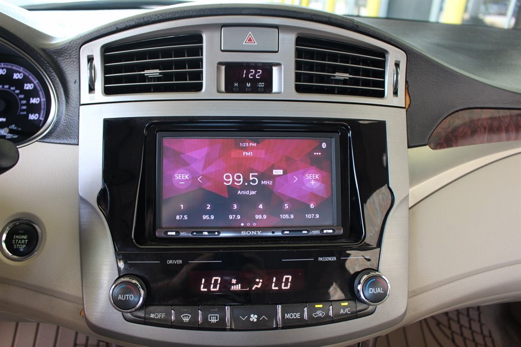 2011 Toyota Avalon Limited photo