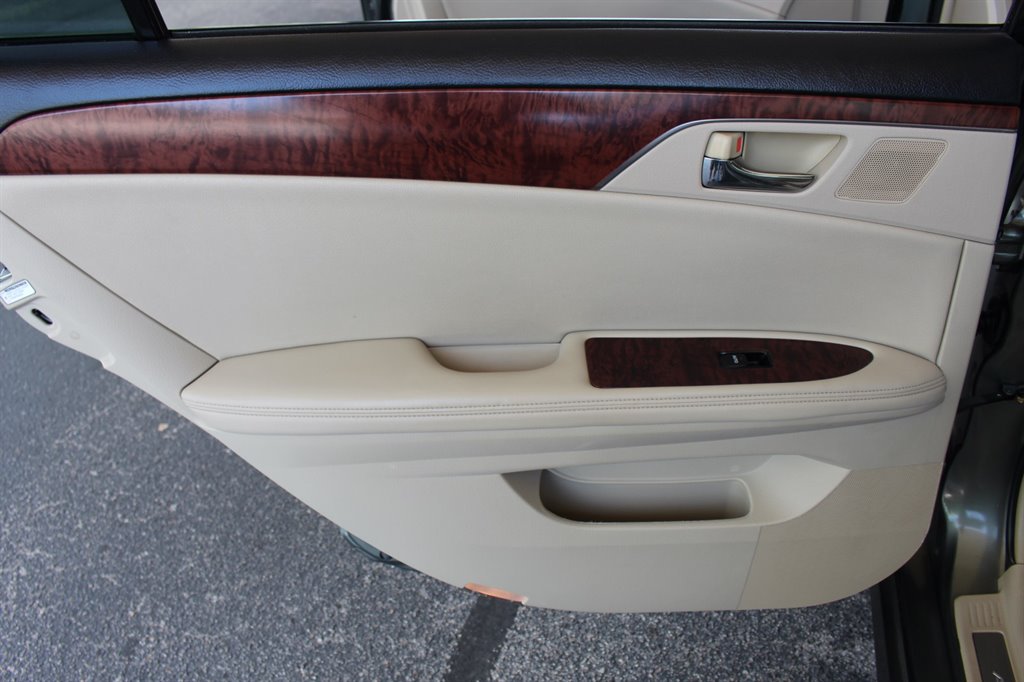 2011 Toyota Avalon Limited photo