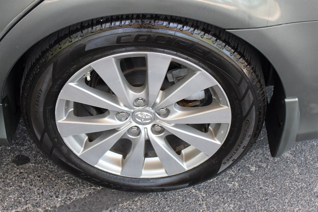 2011 Toyota Avalon Limited photo