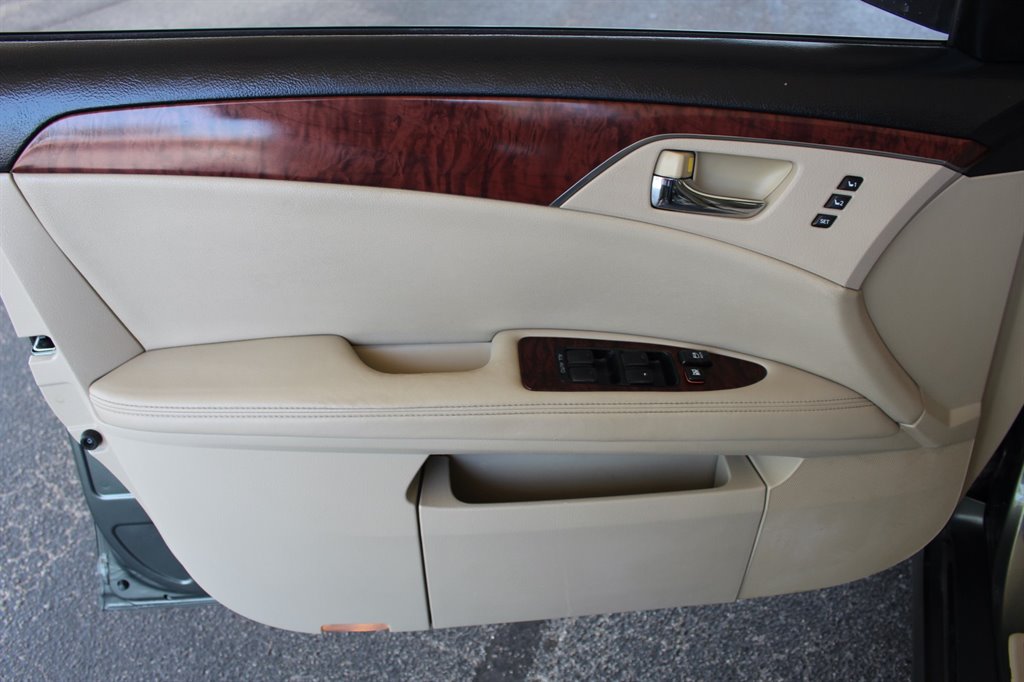 2011 Toyota Avalon Limited photo