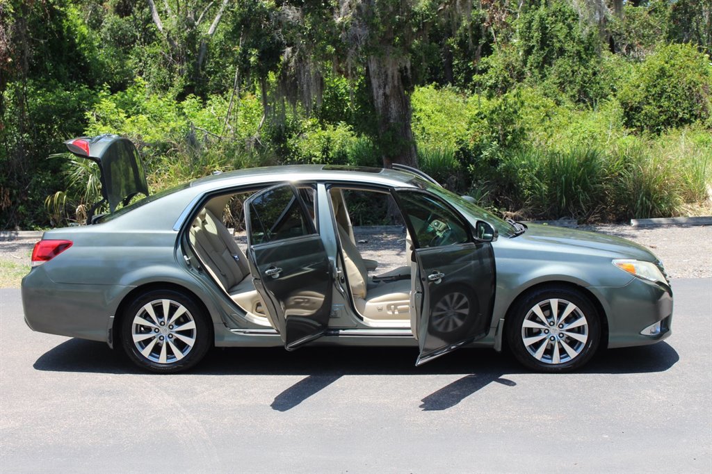 2011 Toyota Avalon Limited photo