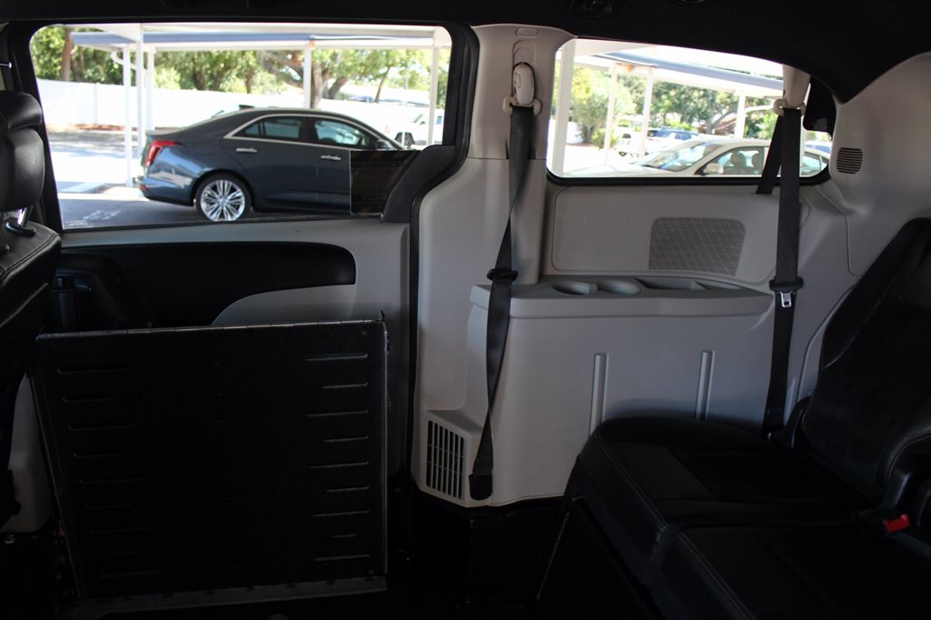 2017 Dodge Grand Caravan - $22,995
