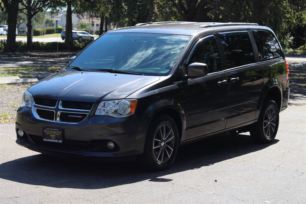 2017 Dodge Grand Caravan - $22,995