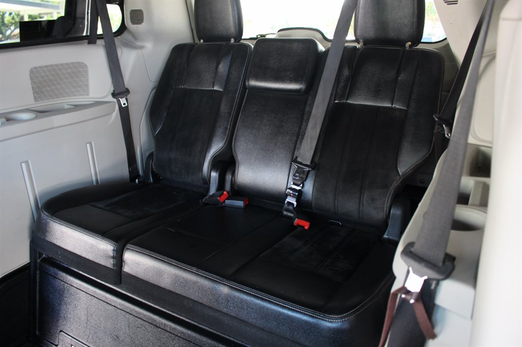 2017 Dodge Grand Caravan - $22,995